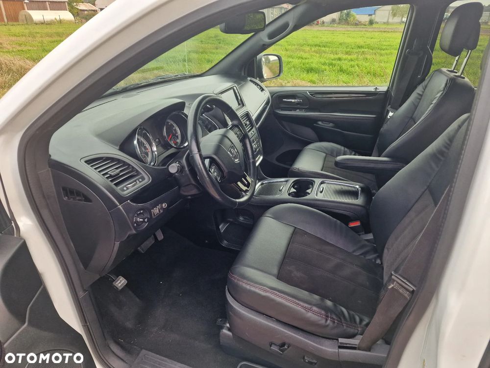 Dodge Grand Caravan 3.6 R/T - 13