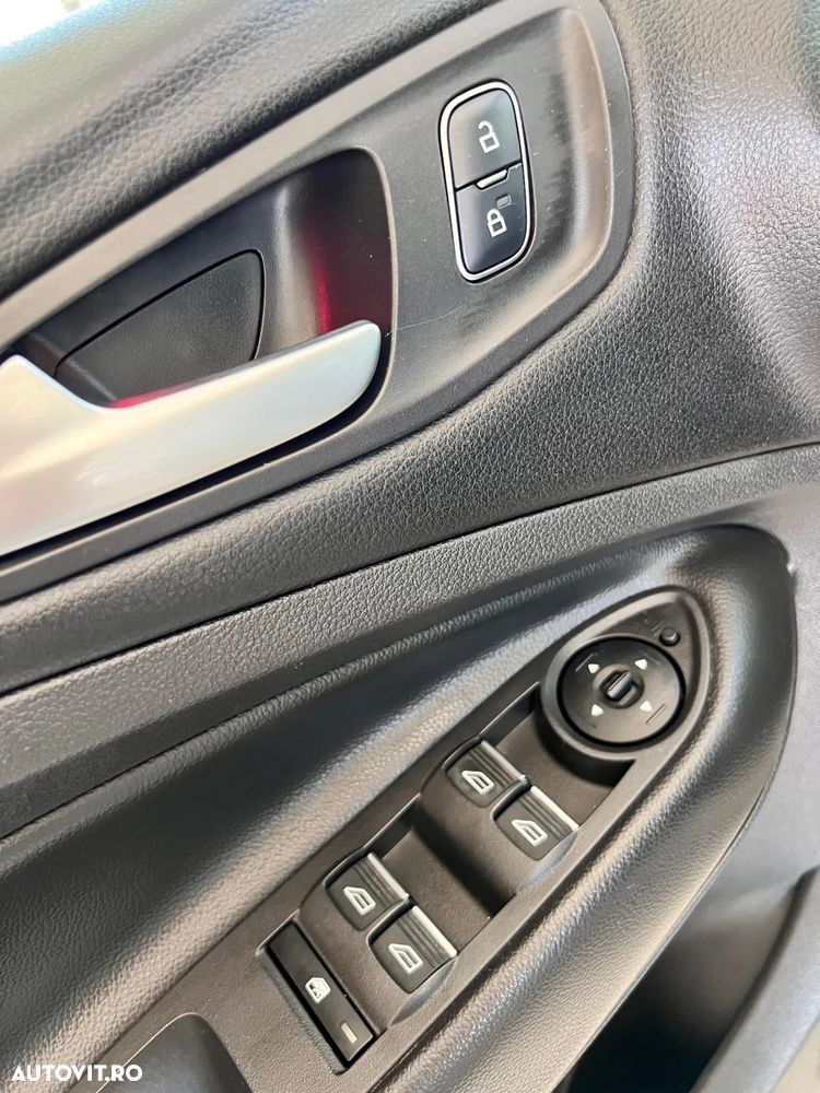 Ford Kuga - 34