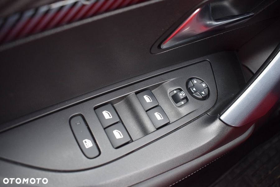 Peugeot 2008 PureTech 130 EAT8 Allure - 26
