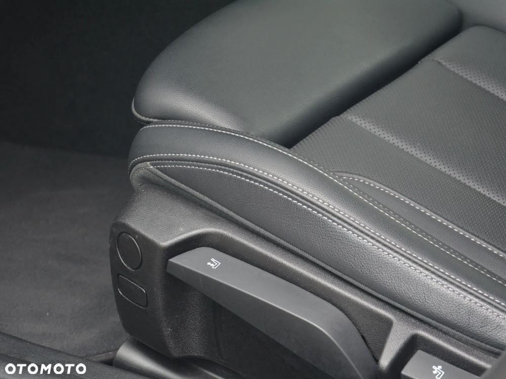 BMW Seria 3 318i M Sport - 11