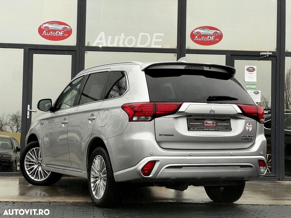 Mitsubishi Outlander - 3