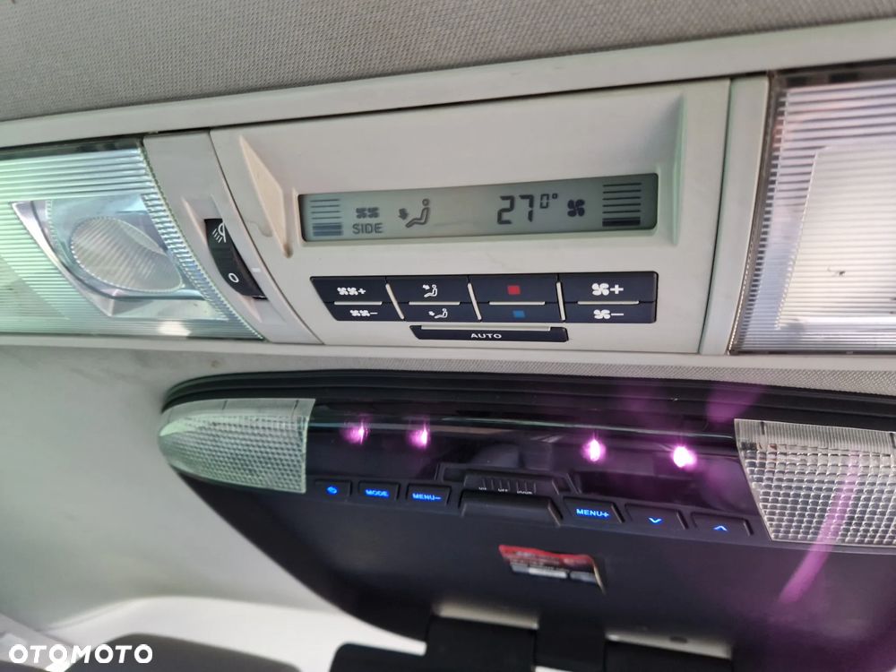 Volkswagen Multivan - 20