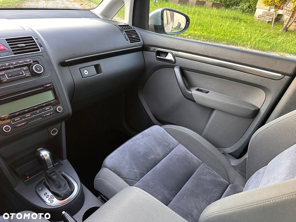 Volkswagen Touran 2.0 TDI DPF Highline DSG - 26