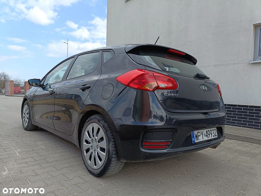 Kia Ceed 1.6 CRDi 115 ISG Vision - 24