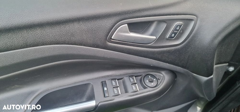 Ford Kuga 2.0 TDCi Powershift 4WD Titanium - 5