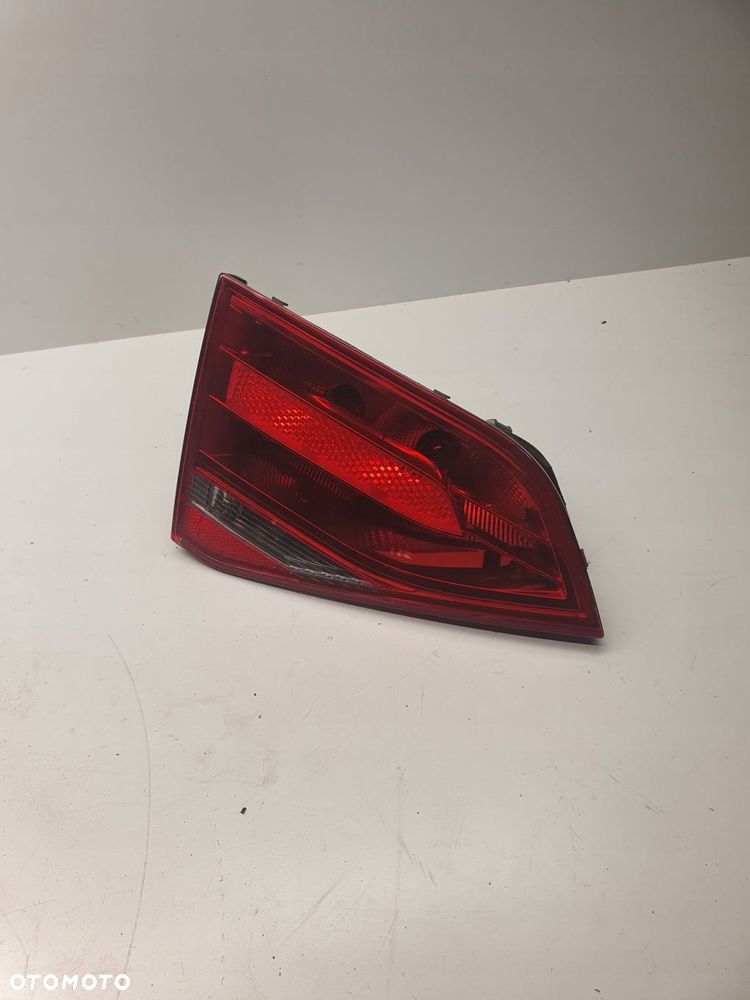LAMPA LEWY TYŁ W KLAPE AUDI A4 B8 SEDAN 8K5945093 - 1