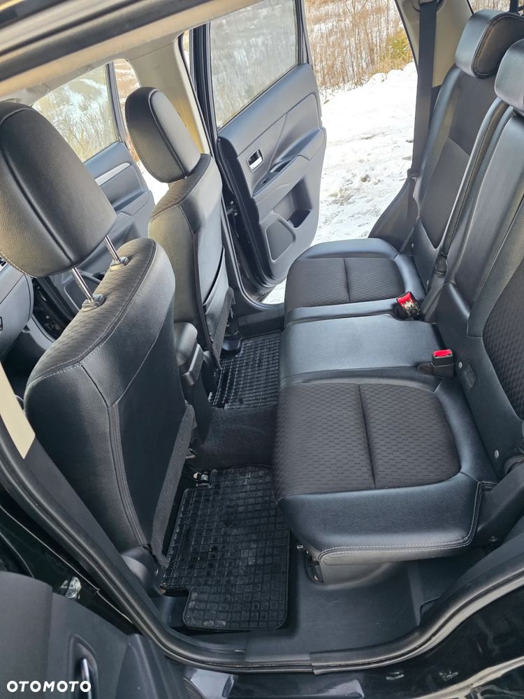 Mitsubishi Outlander 2.2 DID Instyle Navi - 19