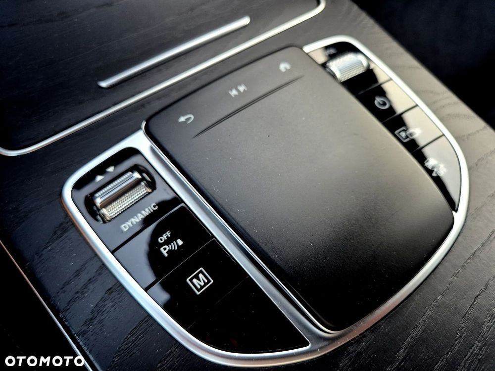 Mercedes-Benz GLC - 12