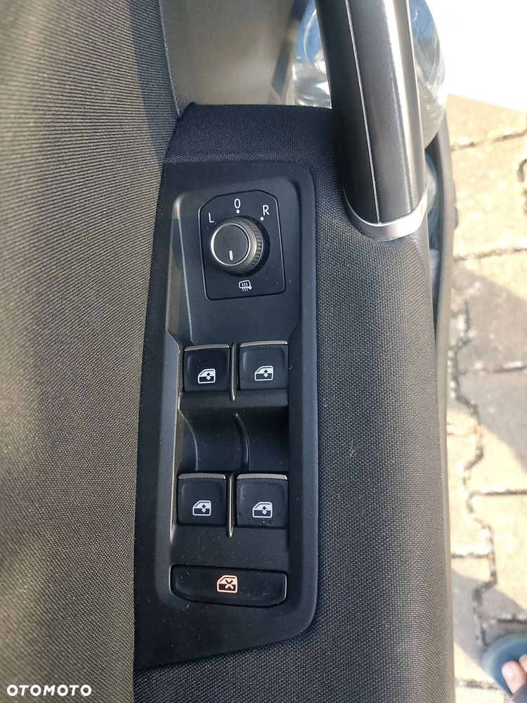 Volkswagen Touran - 25