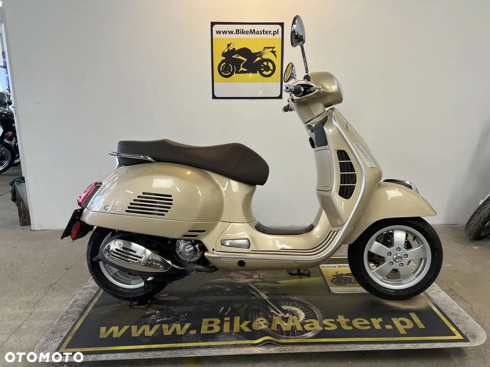 Vespa GTS - 1
