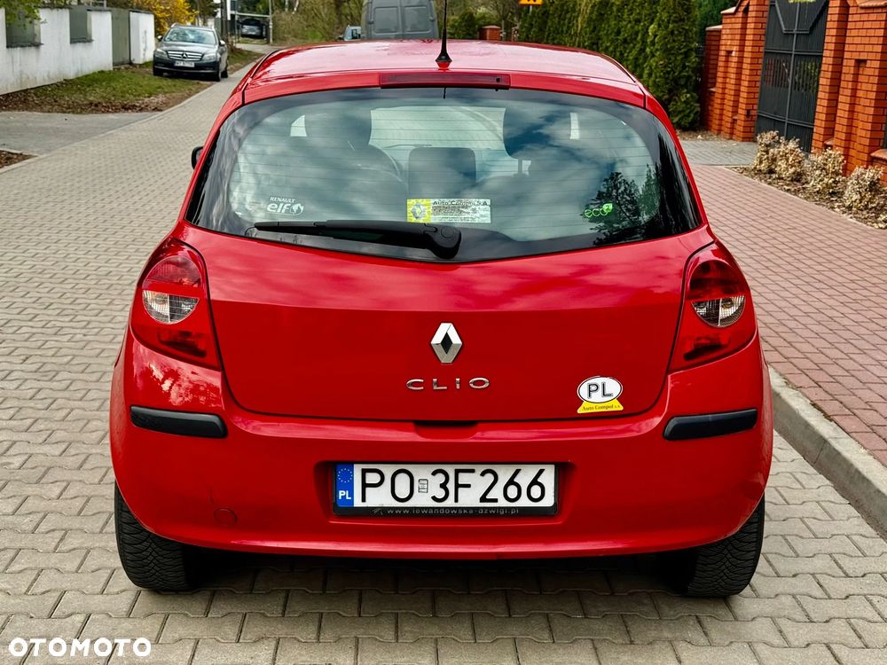Renault Clio 1.2 16V Authentique - 11