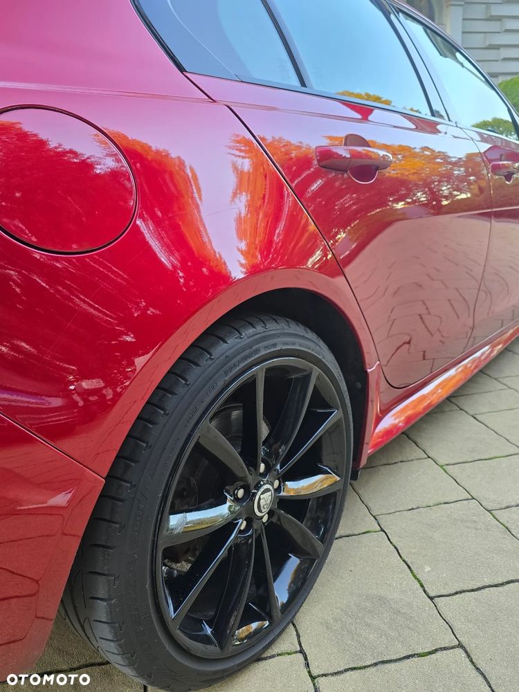 Jaguar XE 2.0 D R-Sport - 23