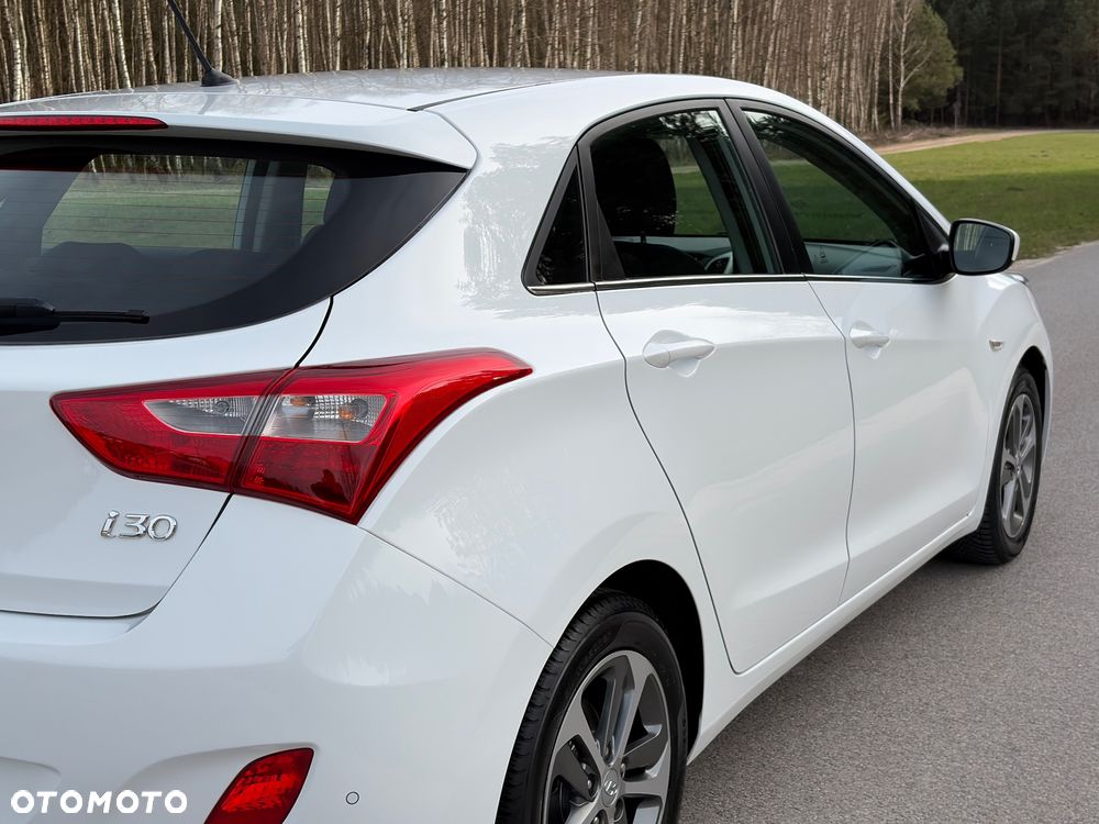 Hyundai i30 blue 1.4 Style - 11