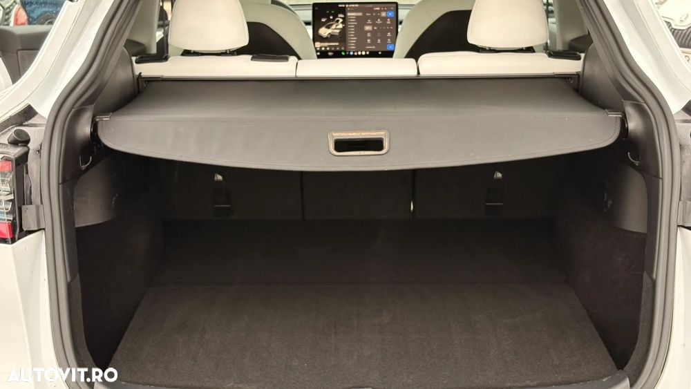 Tesla Model Y Long Range Dual Motor AWD - 40