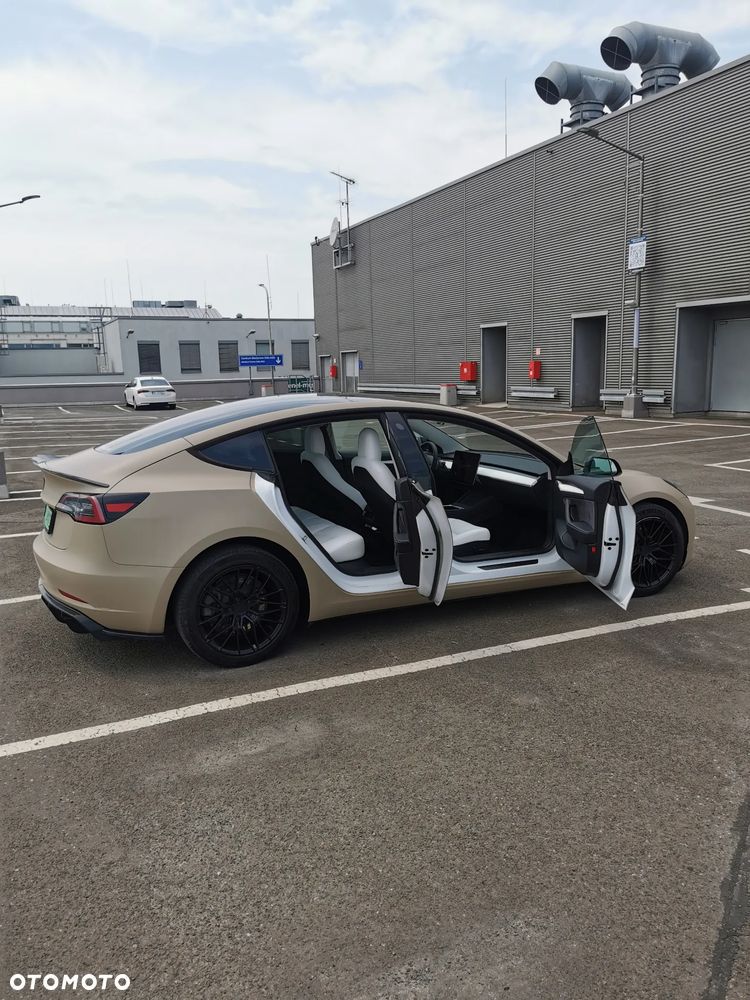 Tesla Model 3 AWD - 12