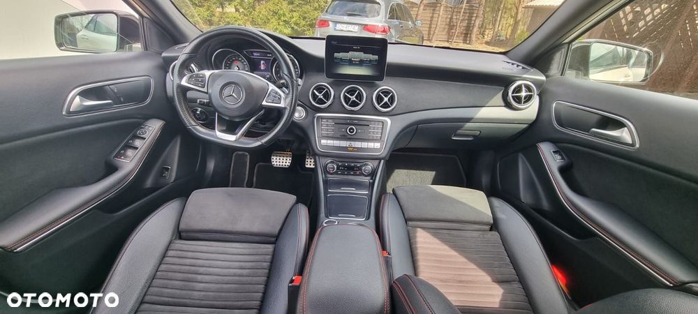 Mercedes-Benz GLA 220 4-Matic AMG Line - 3