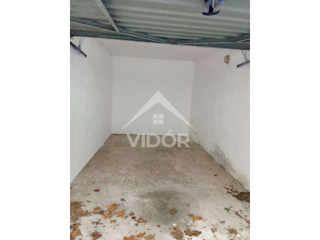 Garagem junto ao Palácio Sotto Mayor - Grande imagem: 3/4