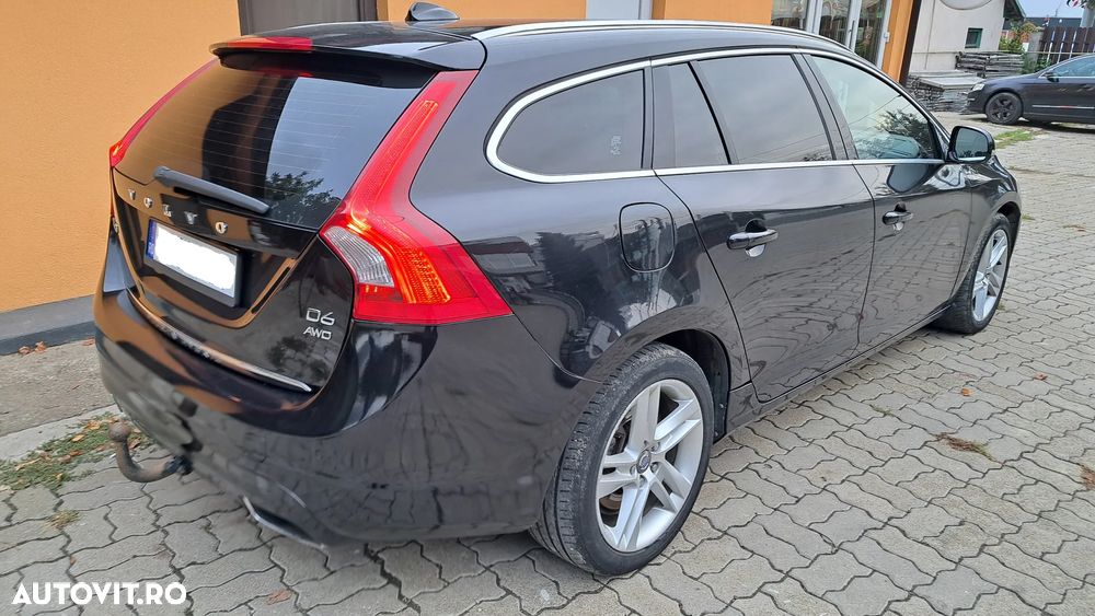Volvo V60 D6 Plug-In-Hybrid AWD Geartronic Summum - 4