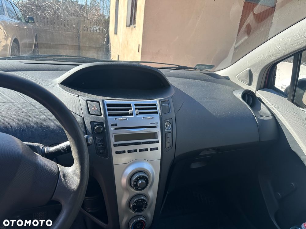 Toyota Yaris 1.0 VVT-i - 8