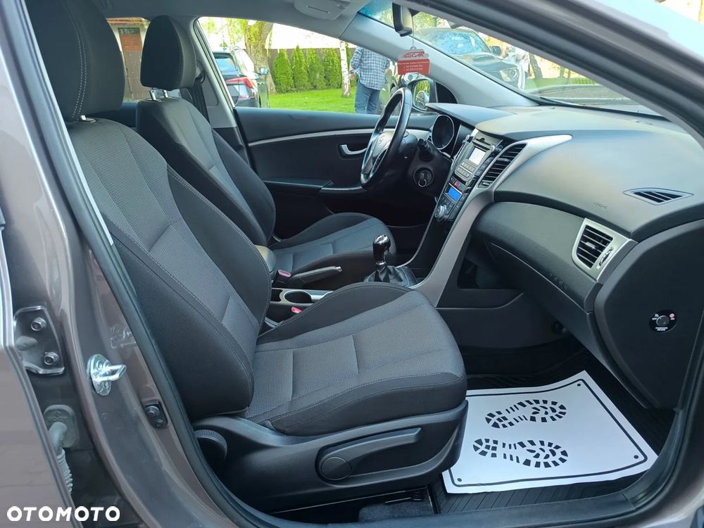 Hyundai i30 blue Kombi 1.6 CRDi Passion - 32