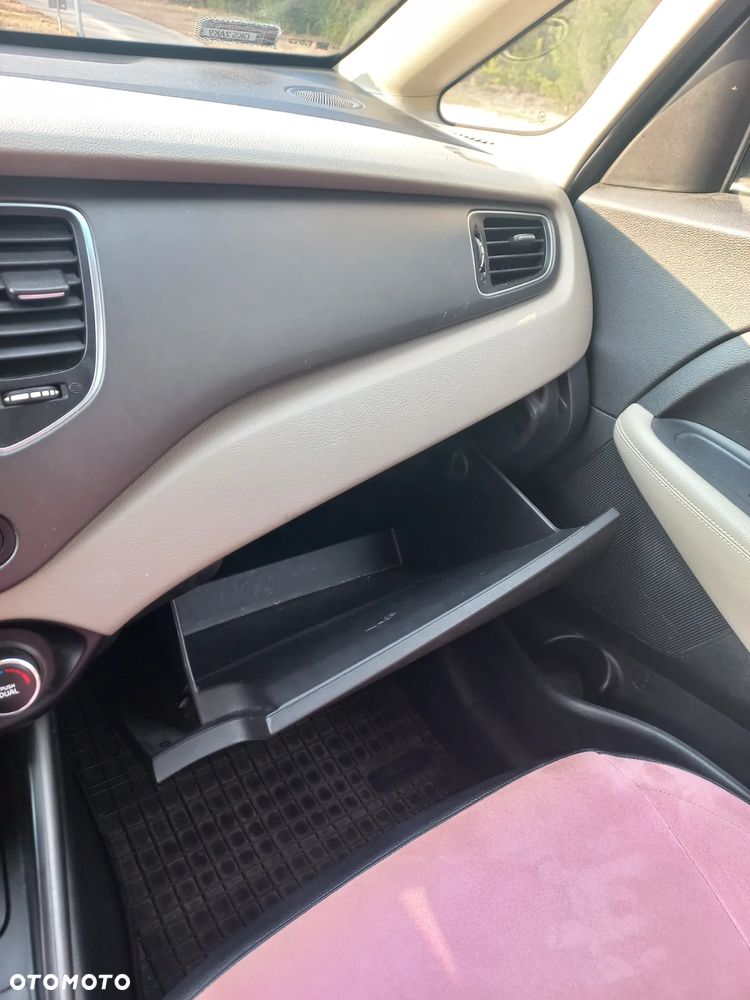 Kia Carens 1.6 GDI M - 10