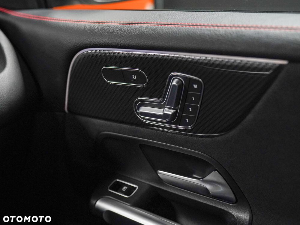 Mercedes-Benz GLB - 23