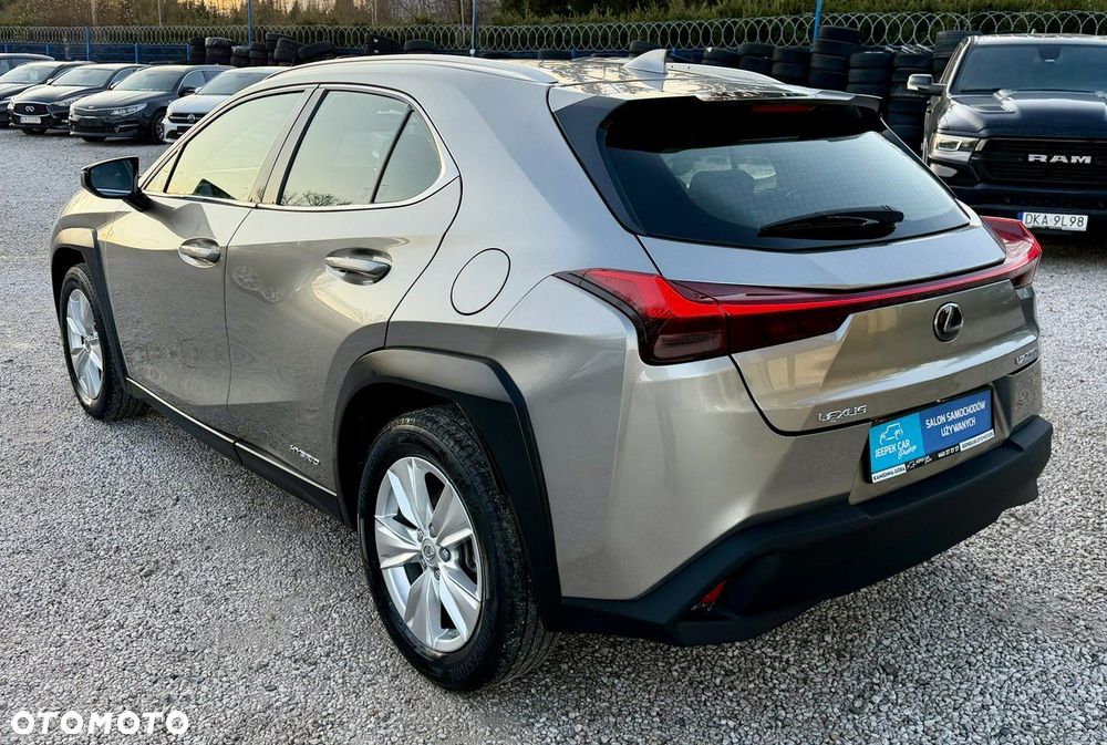 Lexus UX - 8