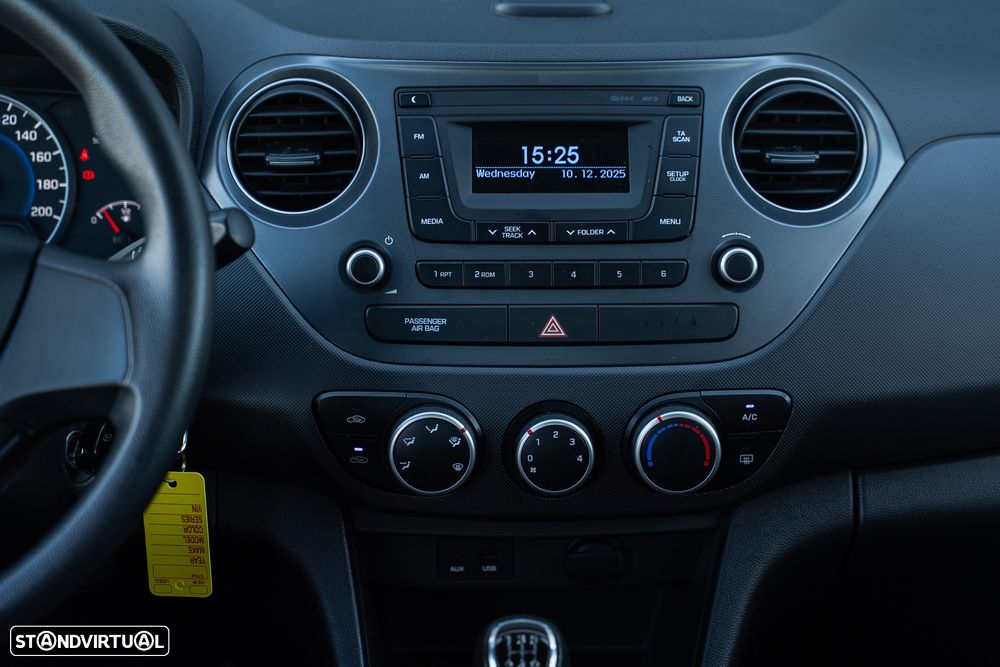 Hyundai i10 1.2 YES! Silver - 24