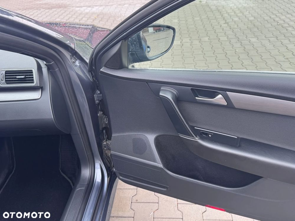 Volkswagen Passat - 39