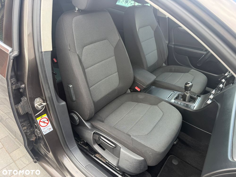 Volkswagen Passat - 16