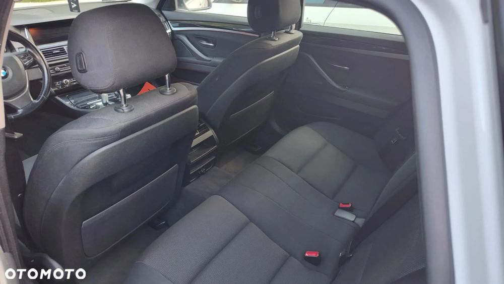 BMW Seria 5 518d - 14