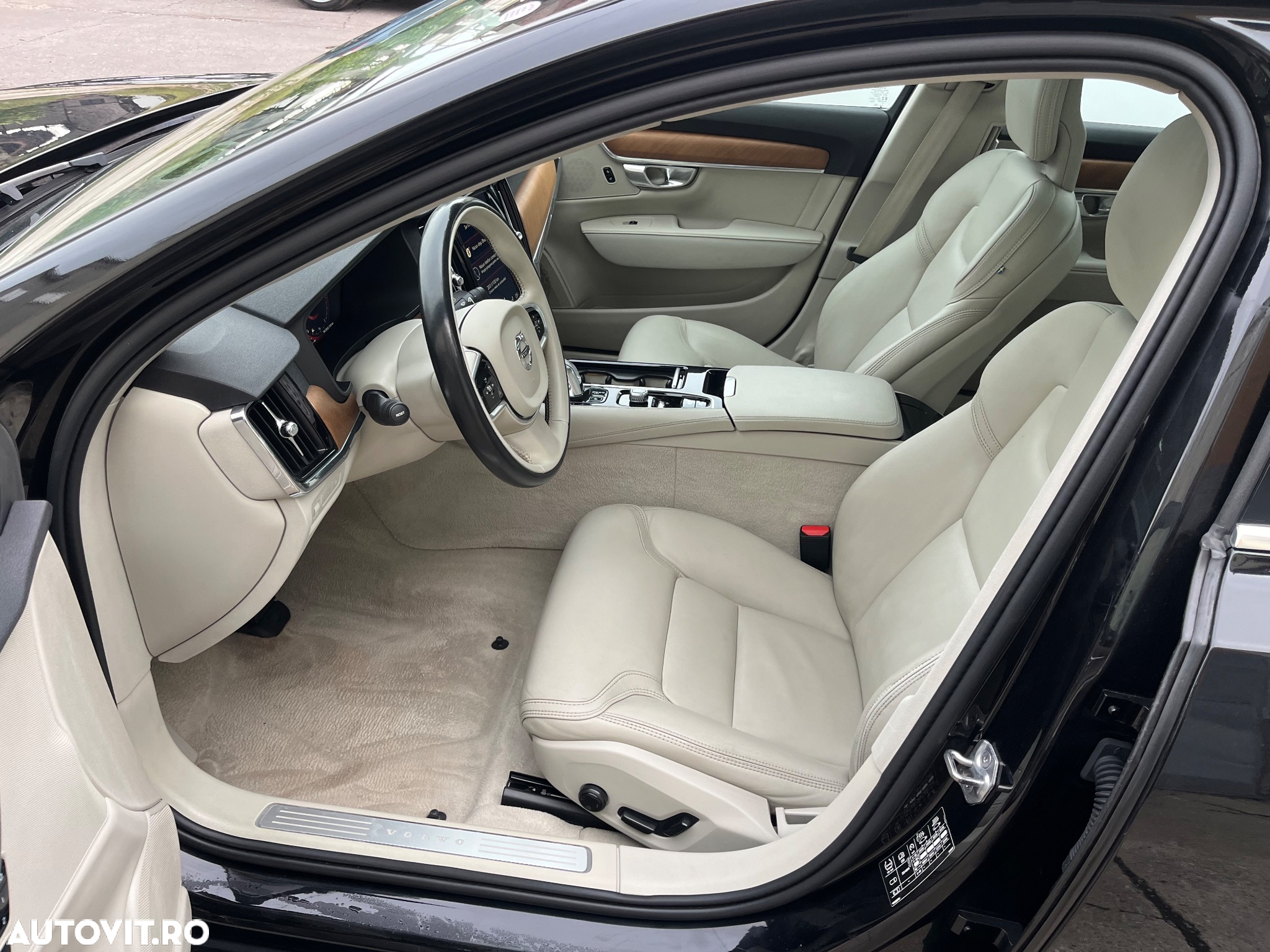 Volvo S90 T8 Twin Engine AWD Geartronic Inscription - 35