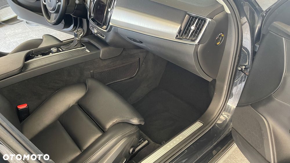 Volvo V90 D4 Momentum - 19