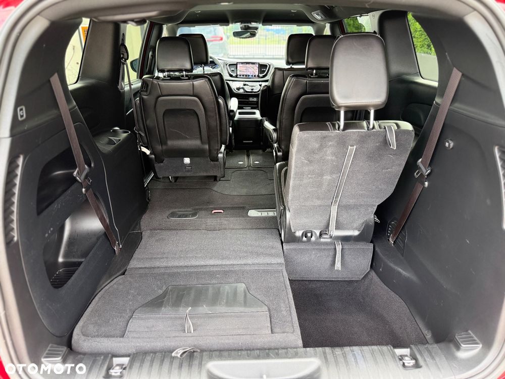 Chrysler Pacifica - 11