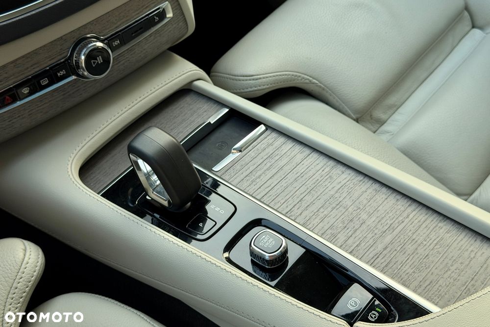 Volvo XC 90 T8 AWD Plug-In Hybrid Ultimate Bright 7os - 25