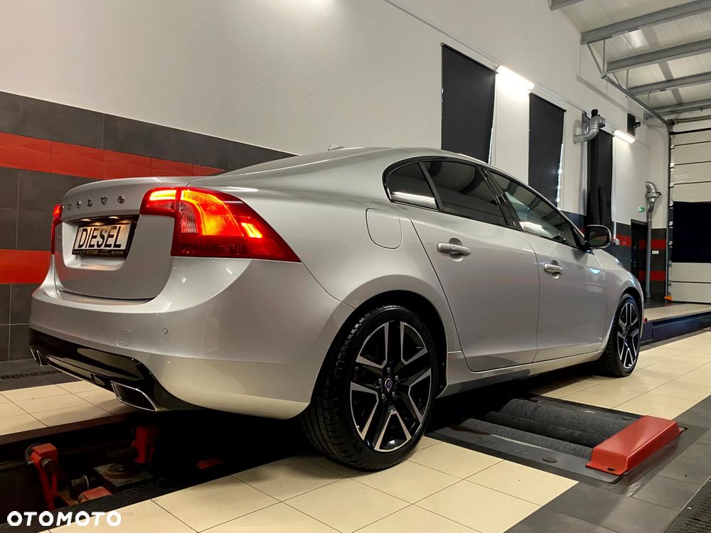 Volvo S60 D4 Geartronic RDesign - 11