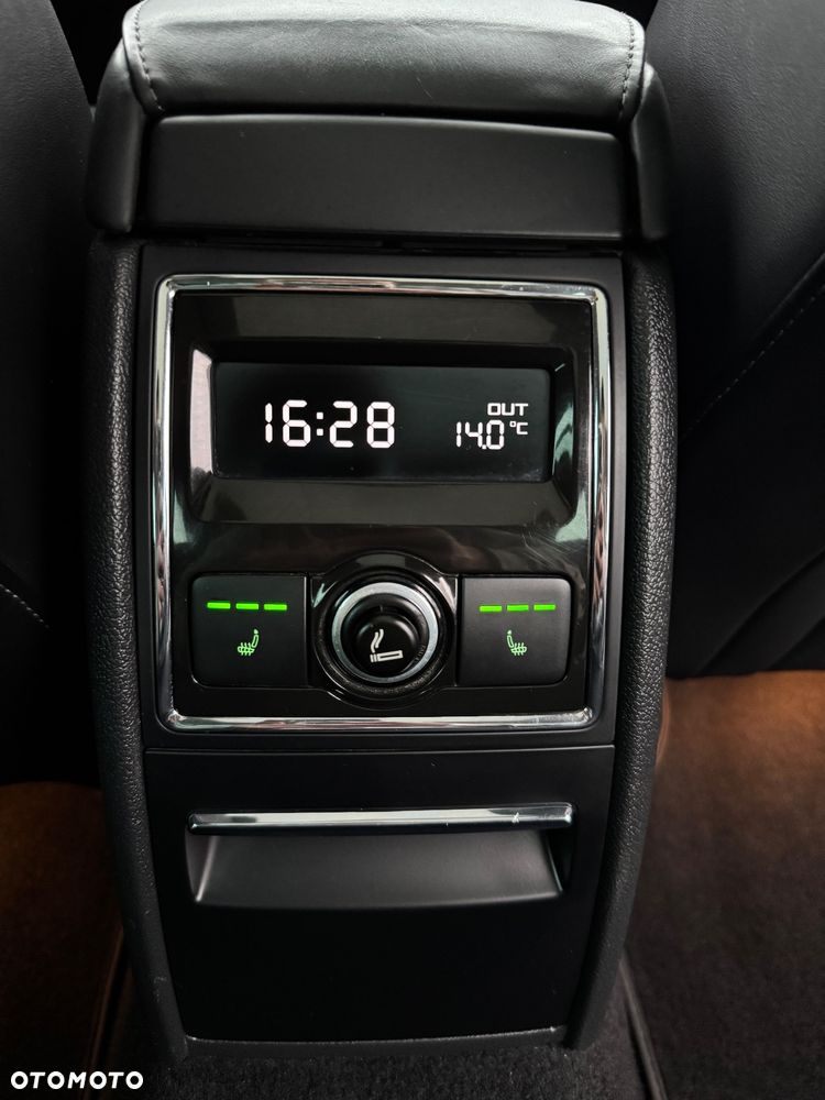 Skoda Superb 2.0 TDI Elegance DSG - 25