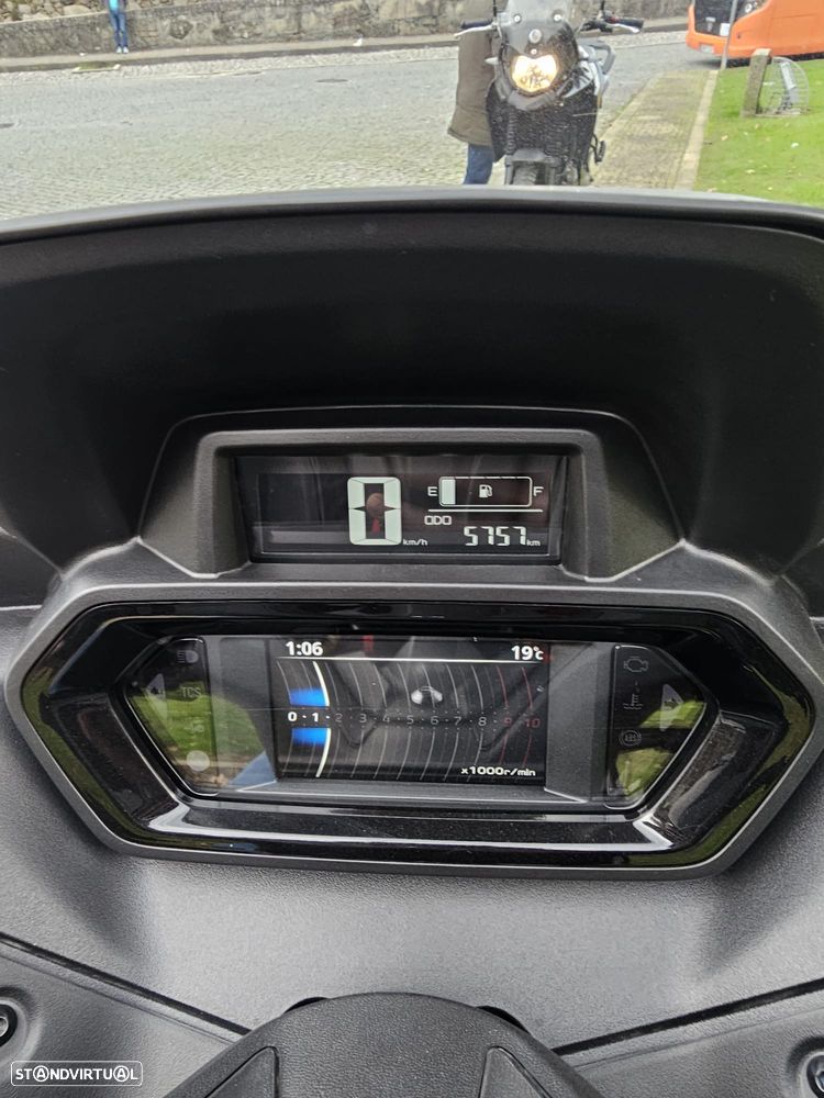 Yamaha X-Max Tech Max - 6