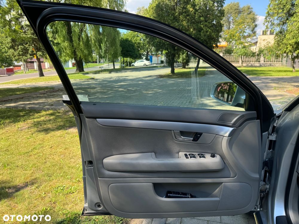 Audi A4 Limousine - 12