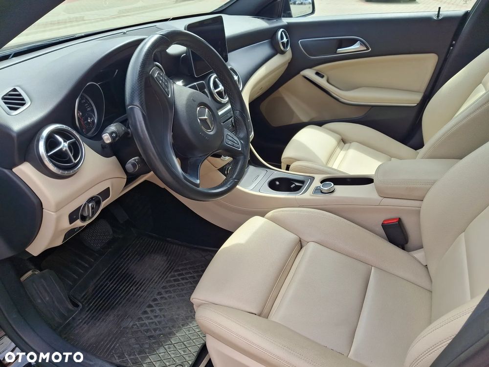 Mercedes-Benz CLA 250 4-Matic - 13