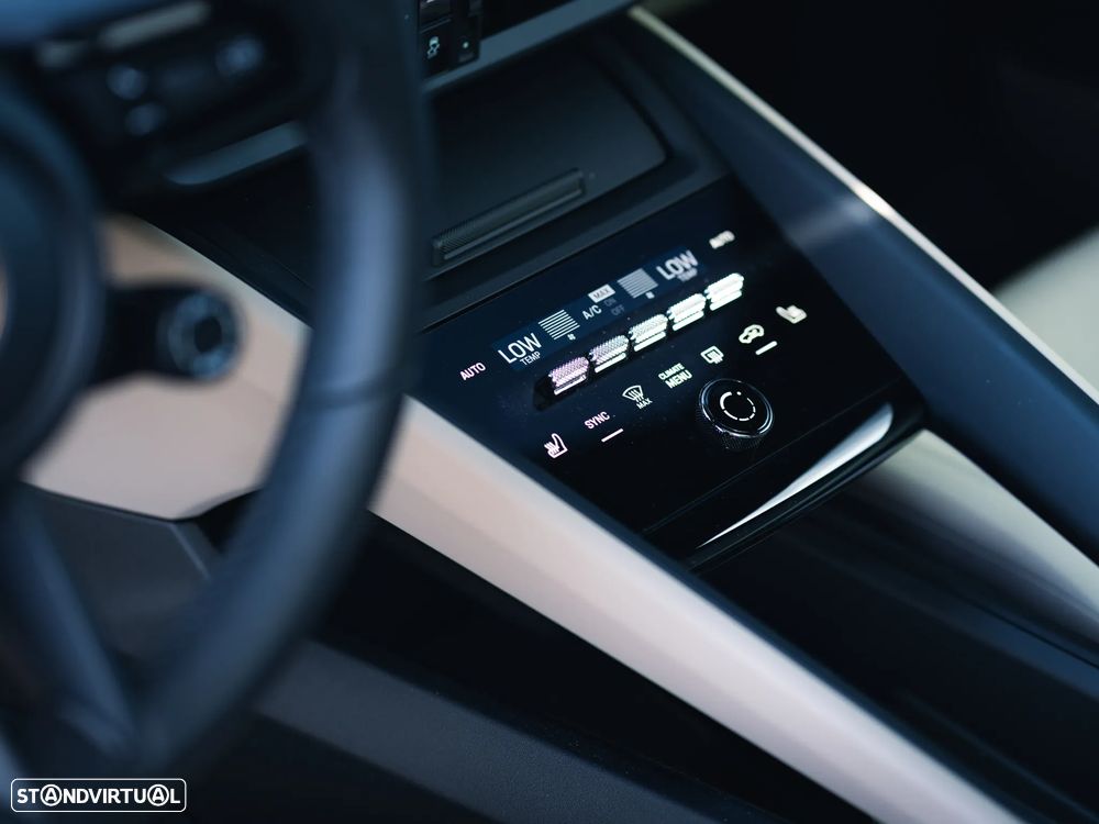 Porsche Macan Electric 4 - 17