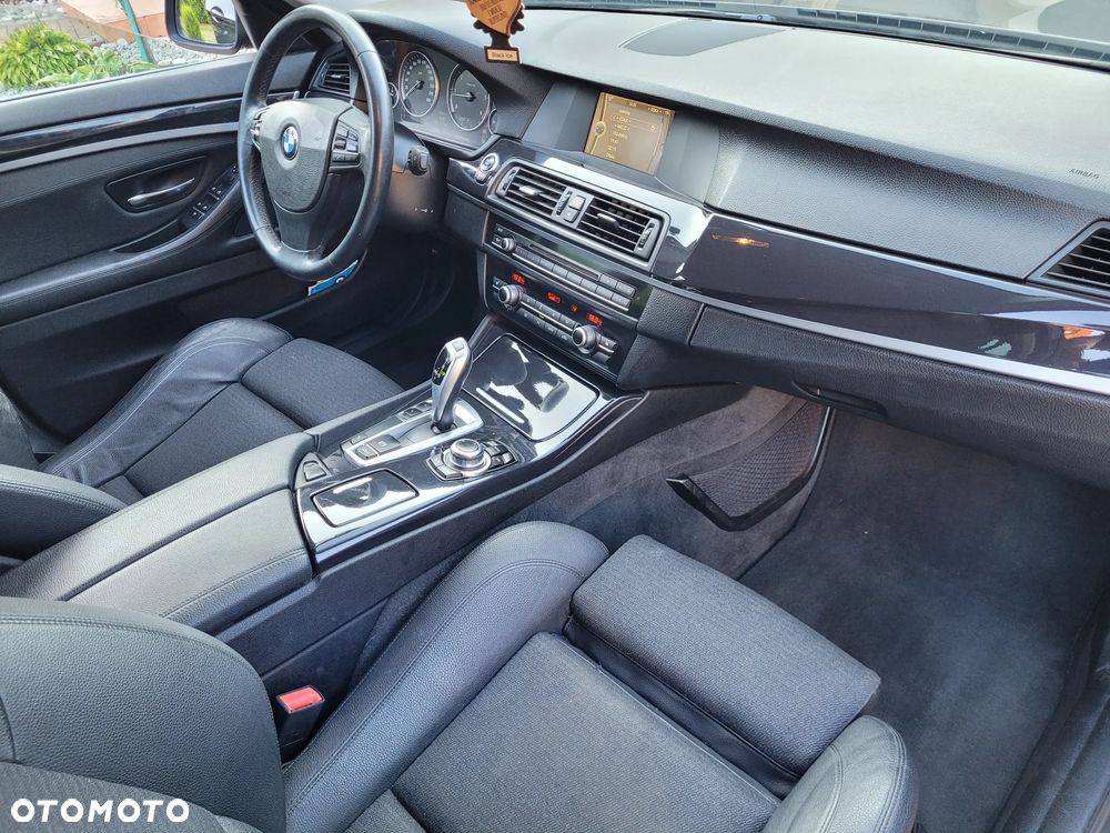 BMW Seria 5 525d - 12