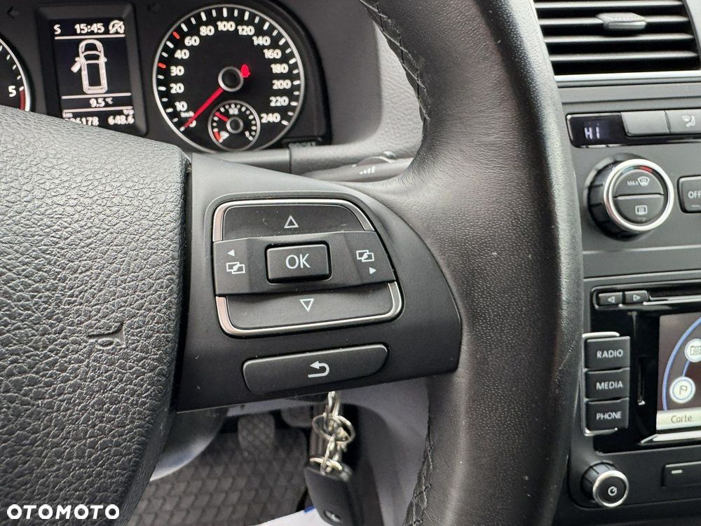 Volkswagen Touran 1.6 TDI DPF BlueMotion Technology Highline - 24