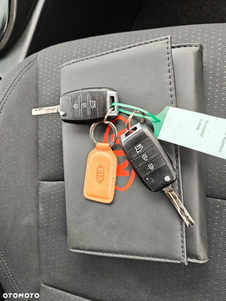 Kia Carens 1.6 GDI L - 28