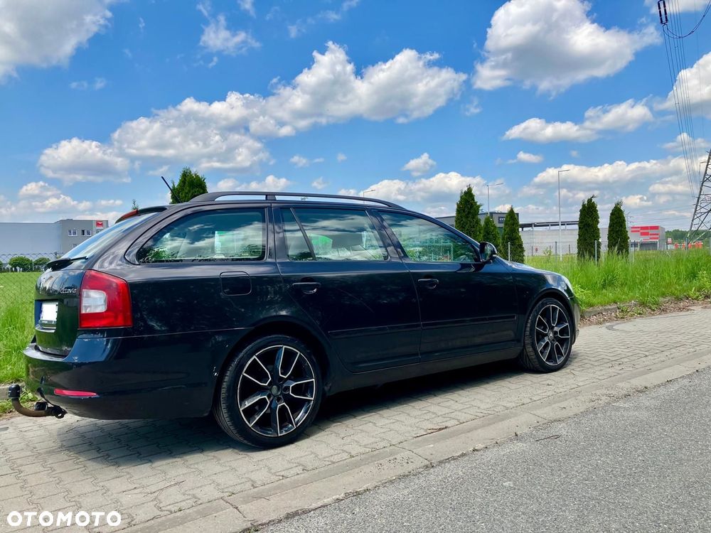Skoda Octavia 2.0 TDI Elegance DSG - 2