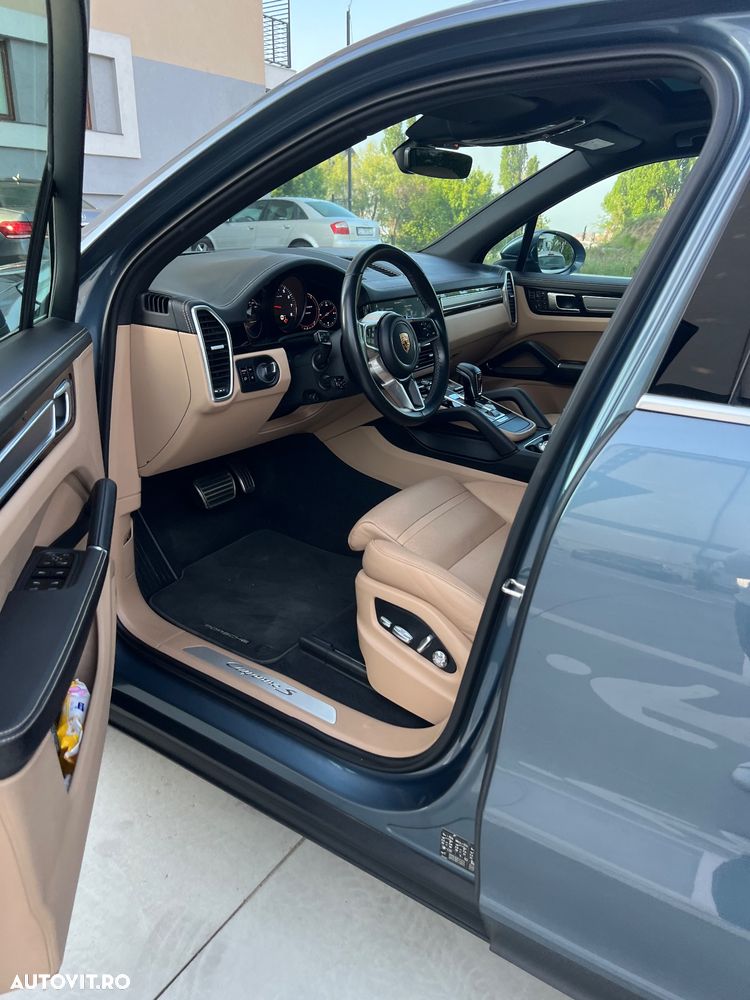 Porsche Cayenne S - 8