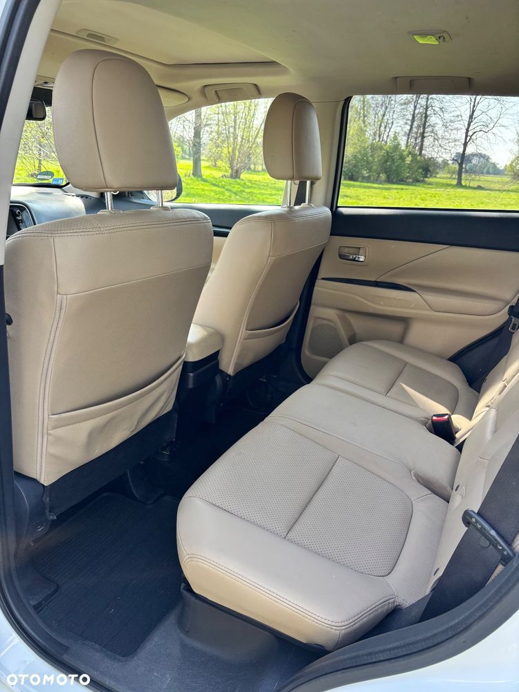 Mitsubishi Outlander 2.0 Instyle Navi 4WD CVT - 18