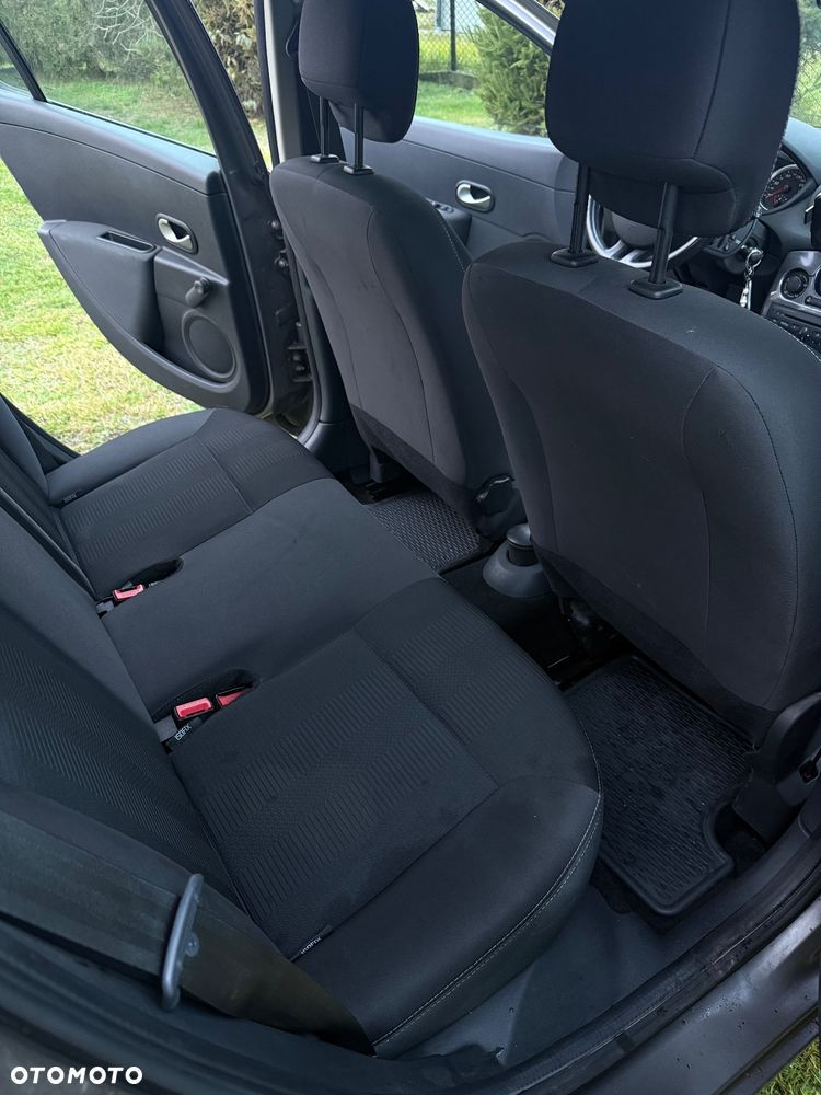 Renault Clio 1.2 16V Alize - 9