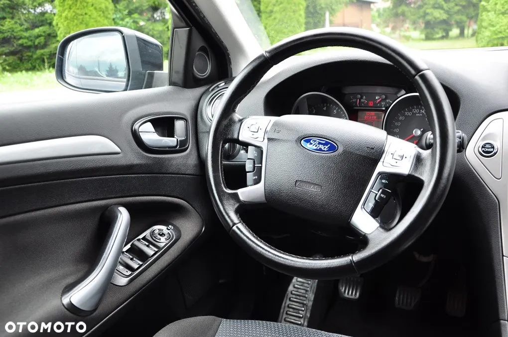 Ford Mondeo 2.0 FF Ghia - 32