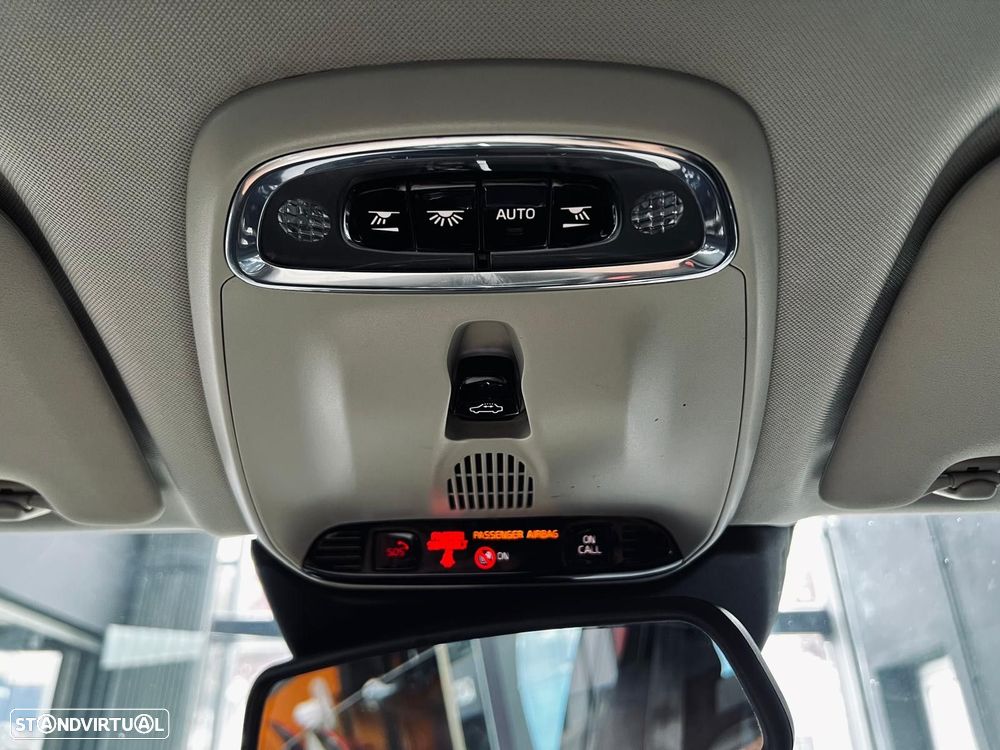 Volvo XC 60 2.0 T8 PHEV Momentum Plus AWD - 34